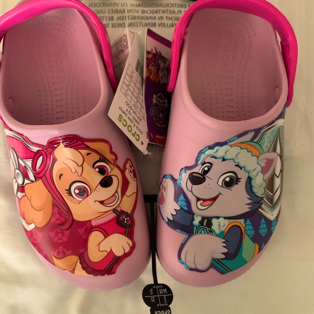 NWT Girl’s size 3 Paw Patrol Crocs